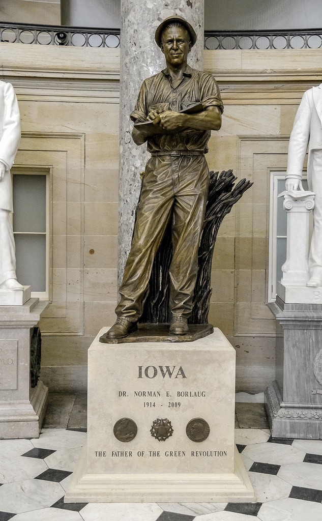 Estatua de bronze de Borlaug en el Capitolio de los Estados Unidos